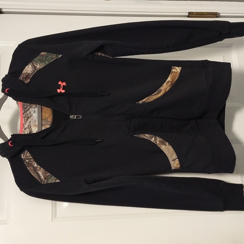 Under Armour allseason gear semi-fitted realtree camo zip-up hoodie. Size M